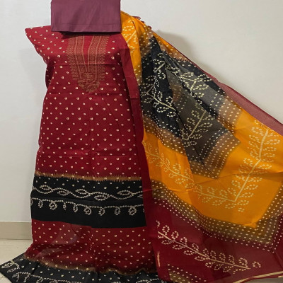 কাশ্মীরি থ্রি-পিস